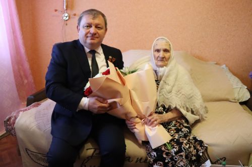 Дамир Ишкинеев и Айдар Метшин поздравили нурлатских ветеранов с 80-летием Победы