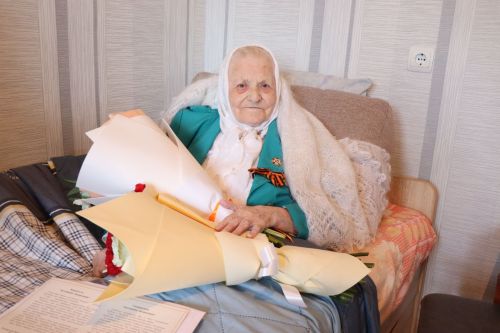 Дамир Ишкинеев и Айдар Метшин поздравили нурлатских ветеранов с 80-летием Победы