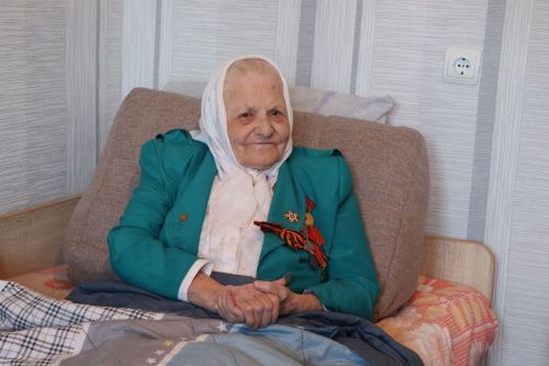 Дамир Ишкинеев и Айдар Метшин поздравили нурлатских ветеранов с 80-летием Победы