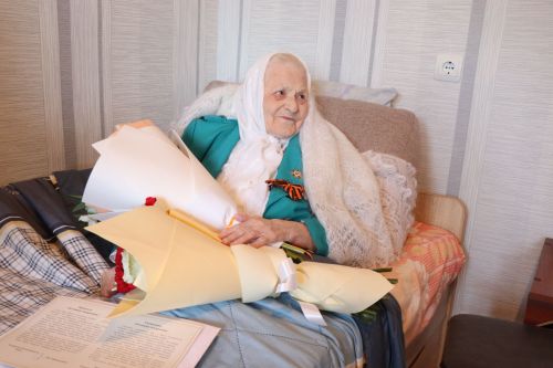 Дамир Ишкинеев и Айдар Метшин поздравили нурлатских ветеранов с 80-летием Победы