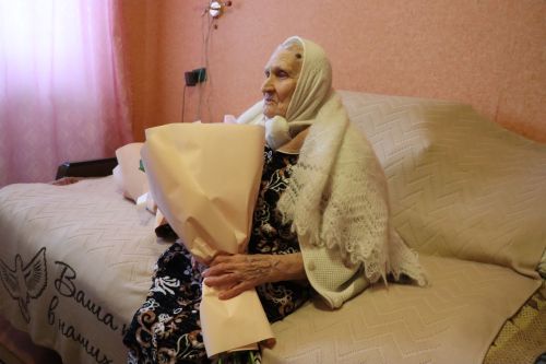 Дамир Ишкинеев и Айдар Метшин поздравили нурлатских ветеранов с 80-летием Победы