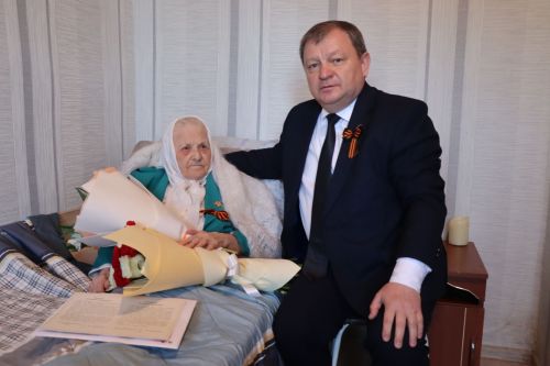 Дамир Ишкинеев и Айдар Метшин поздравили нурлатских ветеранов с 80-летием Победы