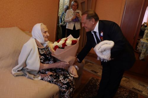 Дамир Ишкинеев и Айдар Метшин поздравили нурлатских ветеранов с 80-летием Победы