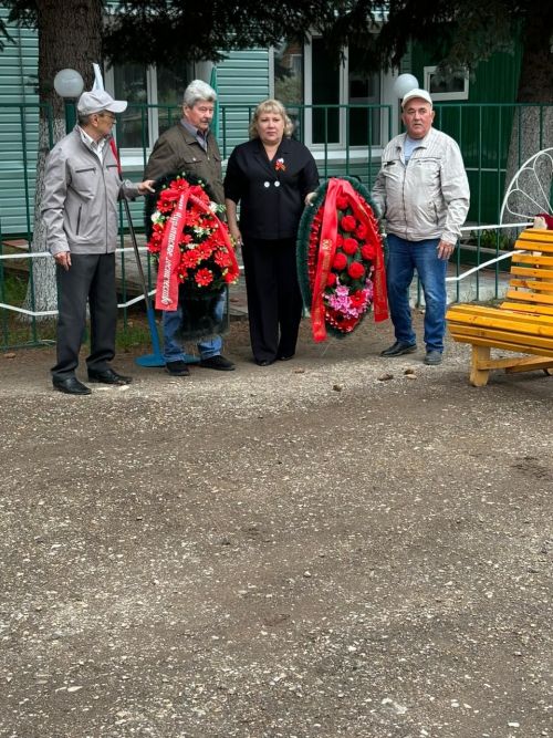 Жители поселка Заречный приняли участие в праздничном параде