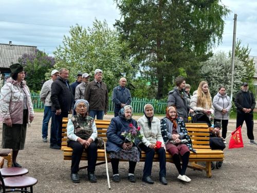 Жители поселка Заречный приняли участие в праздничном параде