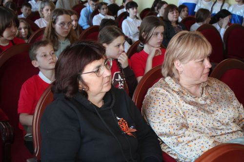 Для юных нурлатцев прошел Урок патриотизма от представителей «Клуба воинской славы»