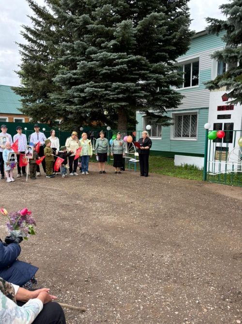 Жители поселка Заречный приняли участие в праздничном параде