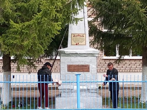 В Верхнем Нурлате в преддверии Дня Победы наградили ветеранов и благоустроили микрорайон
