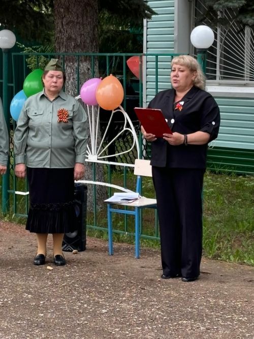 Жители поселка Заречный приняли участие в праздничном параде