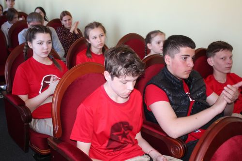 Для юных нурлатцев прошел Урок патриотизма от представителей «Клуба воинской славы»