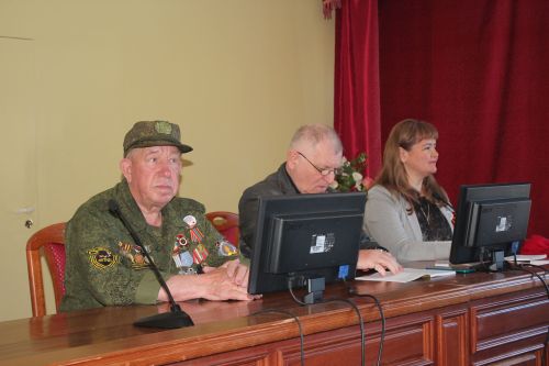 Для юных нурлатцев прошел Урок патриотизма от представителей «Клуба воинской славы»