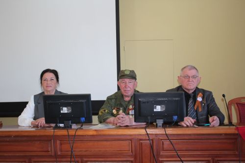 Для юных нурлатцев прошел Урок патриотизма от представителей «Клуба воинской славы»