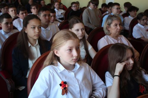 Для юных нурлатцев прошел Урок патриотизма от представителей «Клуба воинской славы»