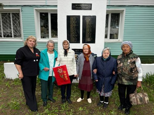 Жители поселка Заречный приняли участие в праздничном параде