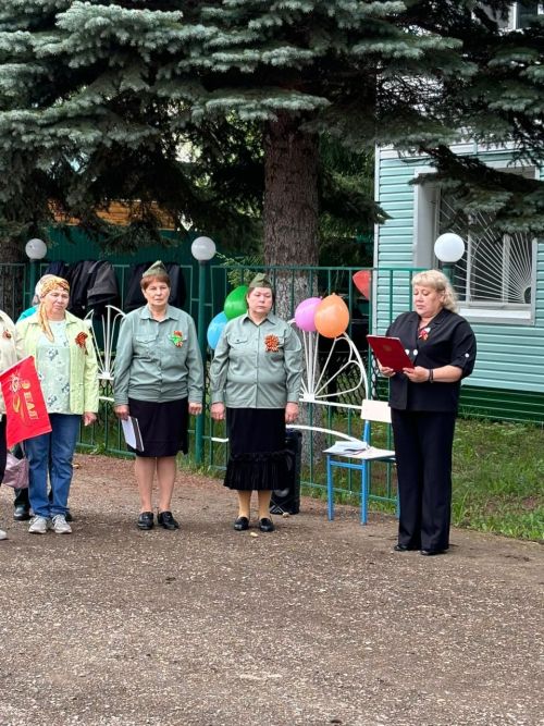 Жители поселка Заречный приняли участие в праздничном параде