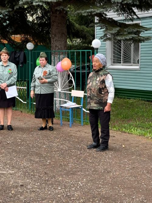 Жители поселка Заречный приняли участие в праздничном параде