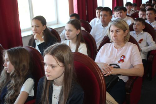 Для юных нурлатцев прошел Урок патриотизма от представителей «Клуба воинской славы»