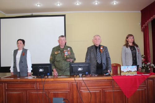 Для юных нурлатцев прошел Урок патриотизма от представителей «Клуба воинской славы»