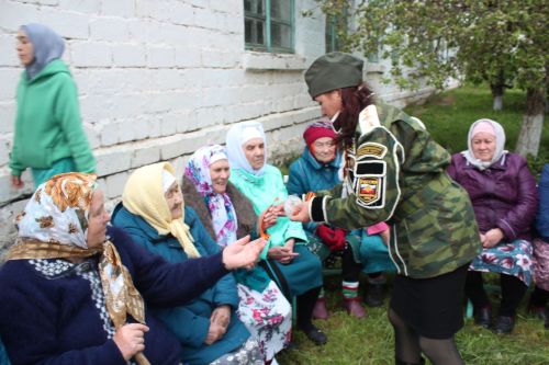 В День Победы Минталип Минеханов организовал праздничное чаепитие для жителей своего родного села Кривое Озеро