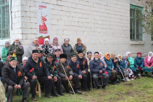 В День Победы Минталип Минеханов организовал праздничное чаепитие для жителей своего родного села Кривое Озеро