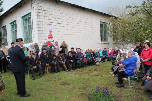 В День Победы Минталип Минеханов организовал праздничное чаепитие для жителей своего родного села Кривое Озеро