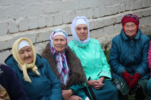 В День Победы Минталип Минеханов организовал праздничное чаепитие для жителей своего родного села Кривое Озеро
