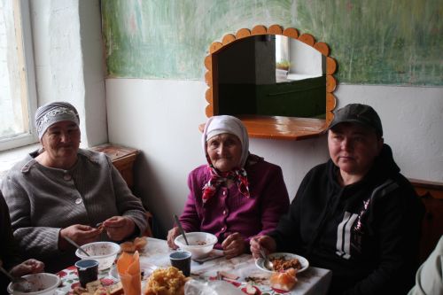 В День Победы Минталип Минеханов организовал праздничное чаепитие для жителей своего родного села Кривое Озеро