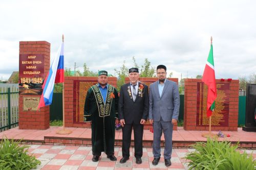 В День Победы Минталип Минеханов организовал праздничное чаепитие для жителей своего родного села Кривое Озеро