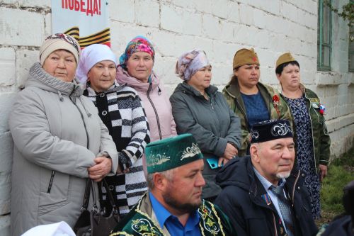 В День Победы Минталип Минеханов организовал праздничное чаепитие для жителей своего родного села Кривое Озеро