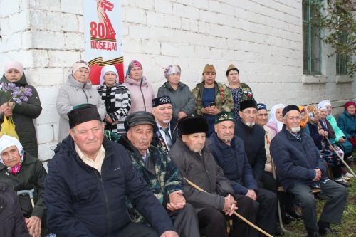 В День Победы Минталип Минеханов организовал праздничное чаепитие для жителей своего родного села Кривое Озеро