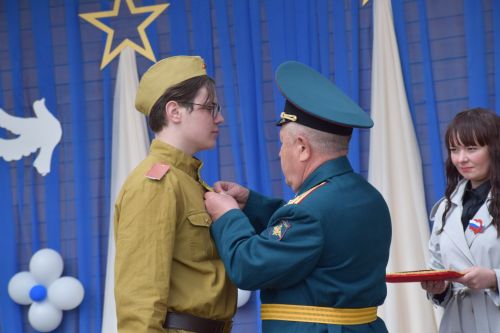 Юнармейцы Нурлата удостоились медалей за участие в Параде Победы