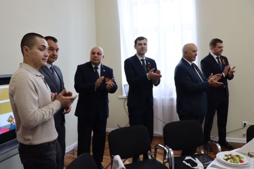 Дамир Ишкинеев чествовал ветерана войны в День Победы