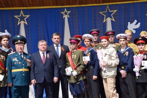 Юнармейцы Нурлата удостоились медалей за участие в Параде Победы