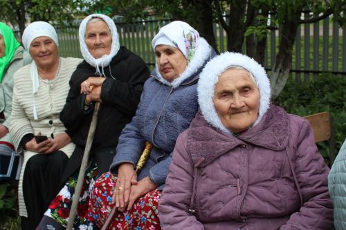 В День Победы Минталип Минеханов организовал праздничное чаепитие для жителей своего родного села Кривое Озеро