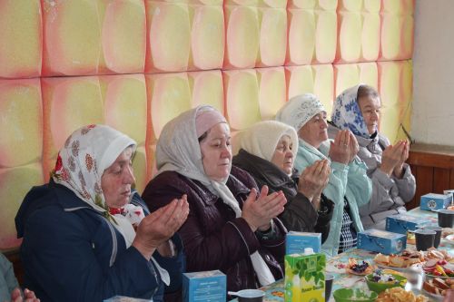 В День Победы Минталип Минеханов организовал праздничное чаепитие для жителей своего родного села Кривое Озеро