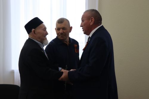 Дамир Ишкинеев чествовал ветерана войны в День Победы