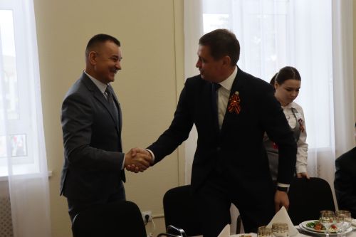 Дамир Ишкинеев чествовал ветерана войны в День Победы