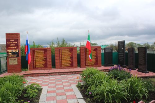 В День Победы Минталип Минеханов организовал праздничное чаепитие для жителей своего родного села Кривое Озеро