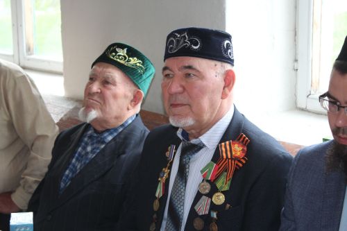 В День Победы Минталип Минеханов организовал праздничное чаепитие для жителей своего родного села Кривое Озеро