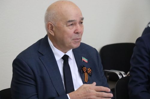 Дамир Ишкинеев чествовал ветерана войны в День Победы