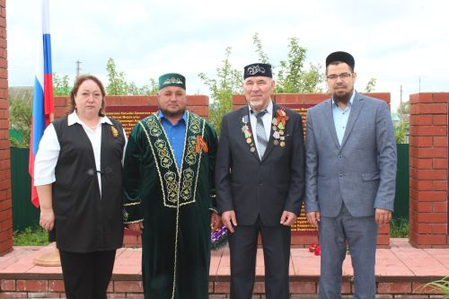 В День Победы Минталип Минеханов организовал праздничное чаепитие для жителей своего родного села Кривое Озеро