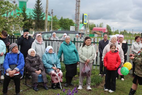 В День Победы Минталип Минеханов организовал праздничное чаепитие для жителей своего родного села Кривое Озеро