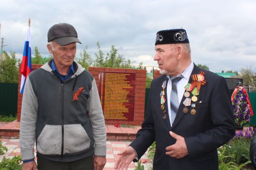 В День Победы Минталип Минеханов организовал праздничное чаепитие для жителей своего родного села Кривое Озеро
