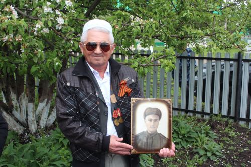 В День Победы Минталип Минеханов организовал праздничное чаепитие для жителей своего родного села Кривое Озеро