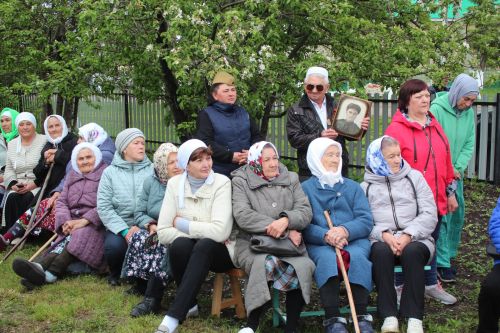 В День Победы Минталип Минеханов организовал праздничное чаепитие для жителей своего родного села Кривое Озеро