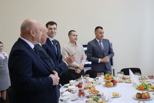 Дамир Ишкинеев чествовал ветерана войны в День Победы