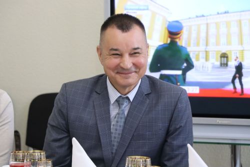 Дамир Ишкинеев чествовал ветерана войны в День Победы
