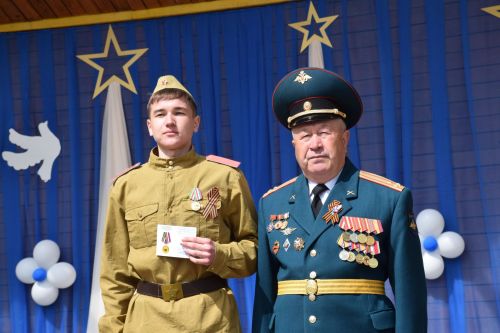 Юнармейцы Нурлата удостоились медалей за участие в Параде Победы