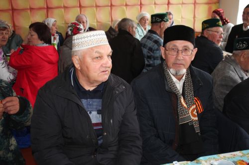 В День Победы Минталип Минеханов организовал праздничное чаепитие для жителей своего родного села Кривое Озеро
