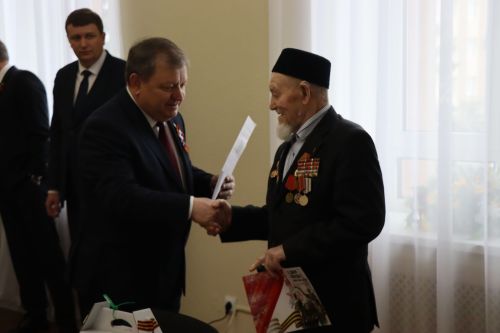 Дамир Ишкинеев чествовал ветерана войны в День Победы